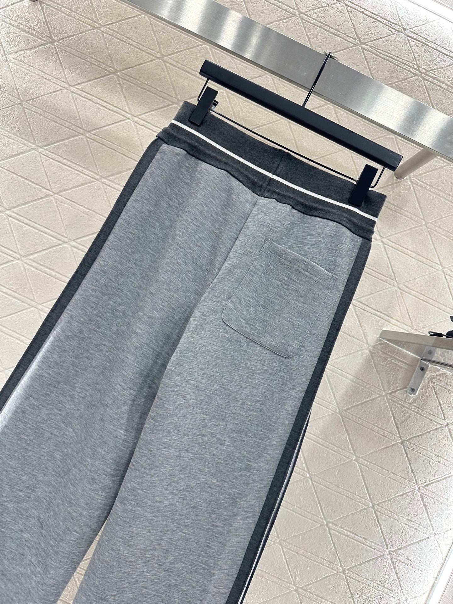 LO 25 Drawstring loose cotton trousers