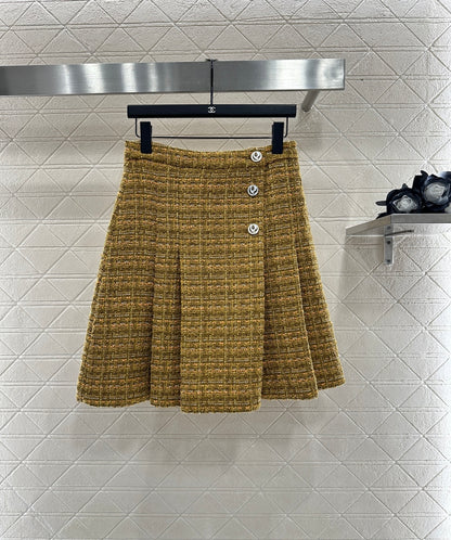 Lor 25 Round neck diagonal pleated short skirt set