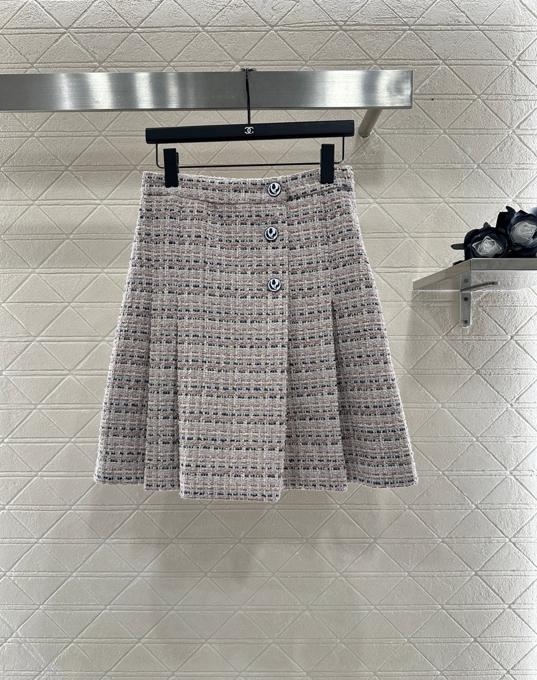 Lor 25 Round neck diagonal pleated short skirt set