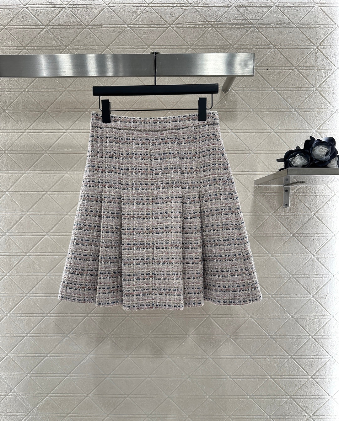 Lor 25 Round neck diagonal pleated short skirt set