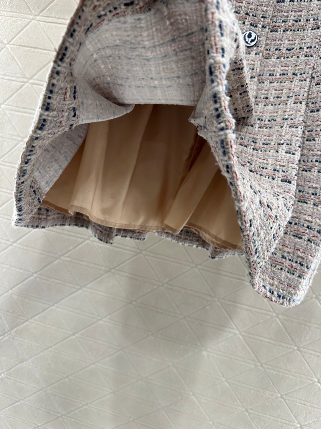 Lor 25 Round neck diagonal pleated short skirt set