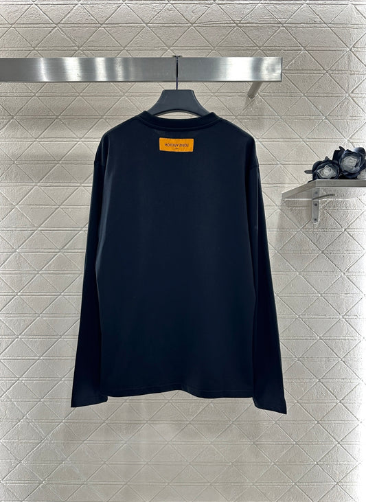 L 25 Embossed letter long sleeved shirt