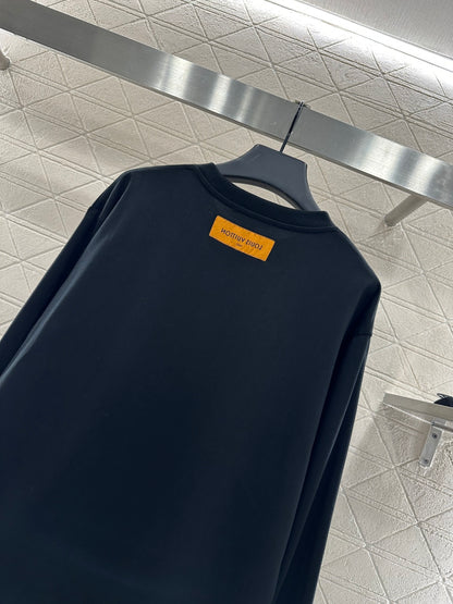 L 25 Embossed letter long sleeved shirt
