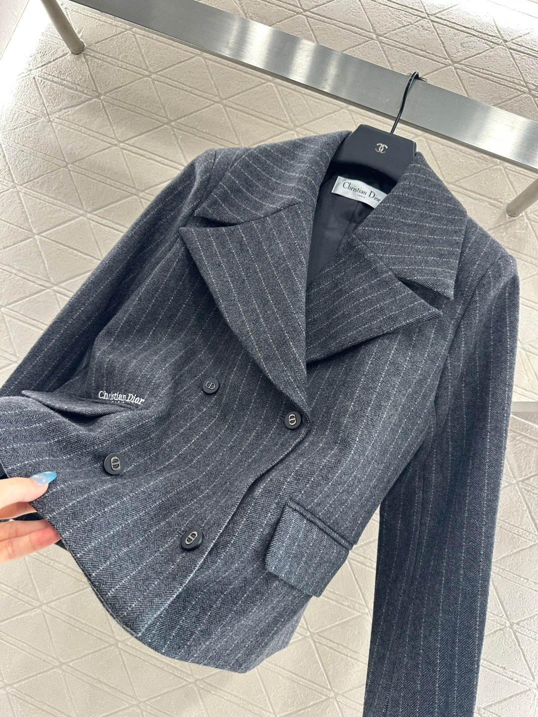 Di 25 Large collar striped suit jacket
