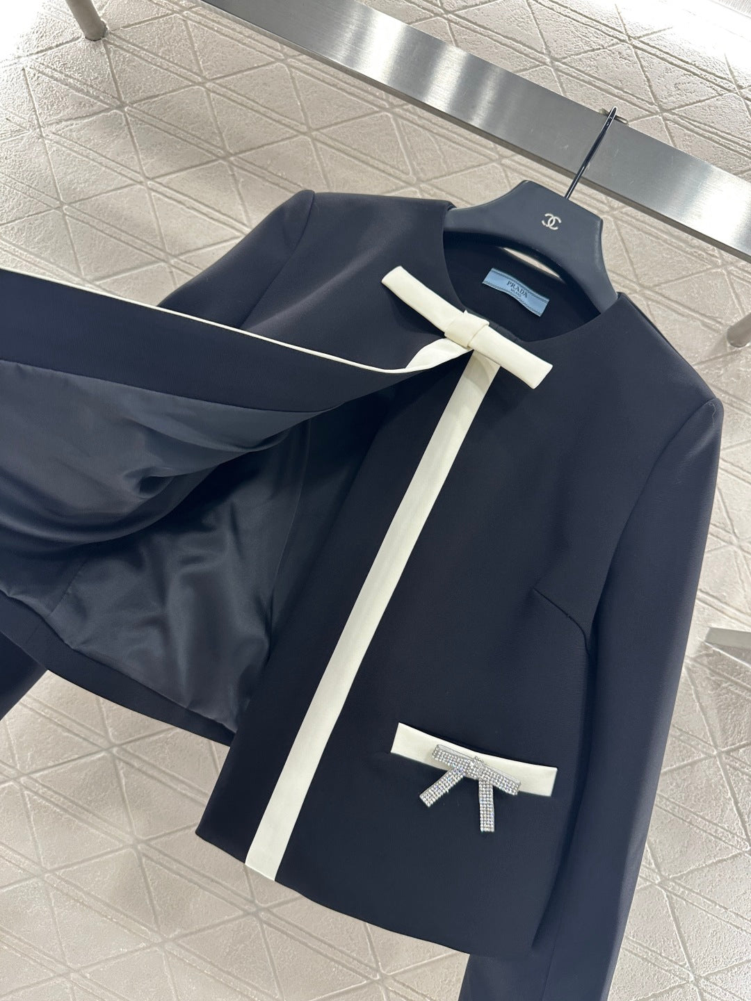 Pr 25 Round neck bow jacket