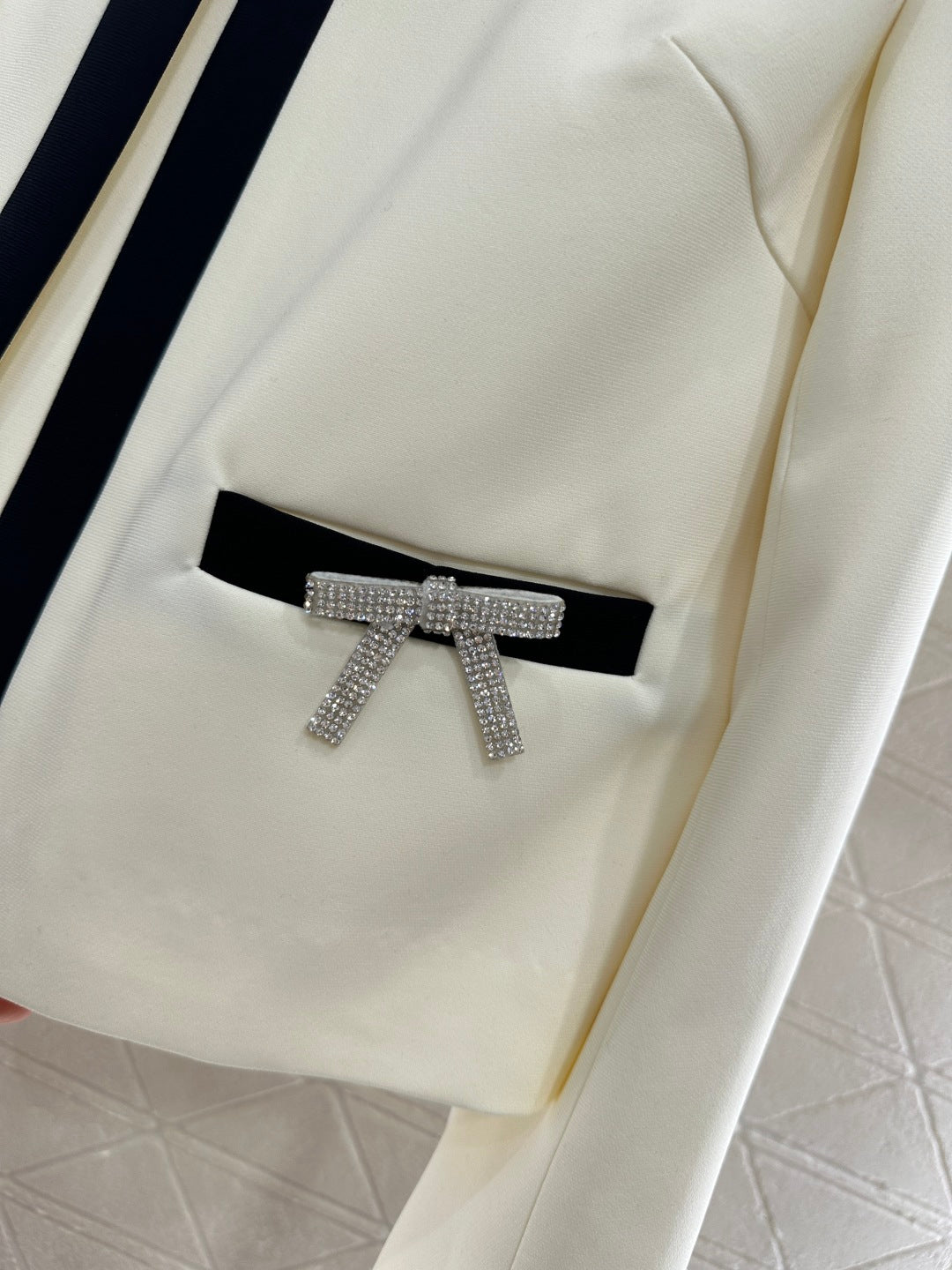 Pr 25 Round neck bow jacket