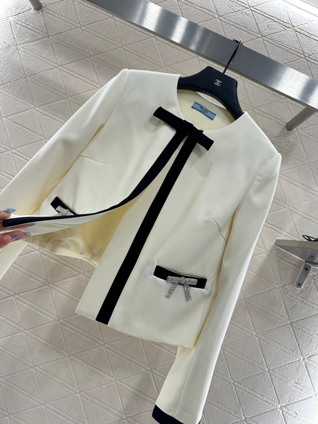 Pr 25 Round neck bow jacket