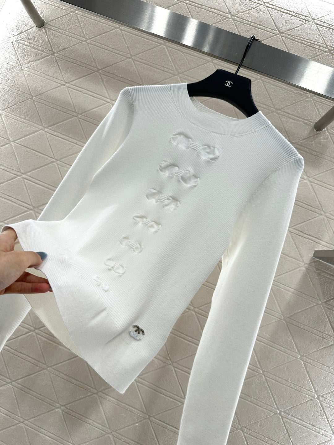 C 25 Bow tie long sleeved sweater