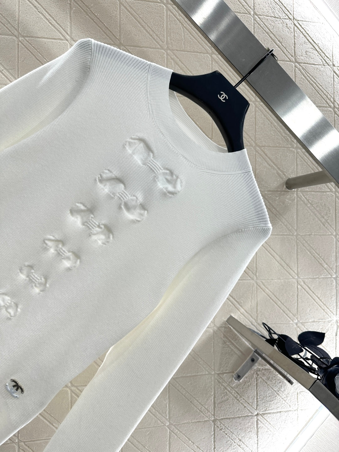 C 25 Bow tie long sleeved sweater