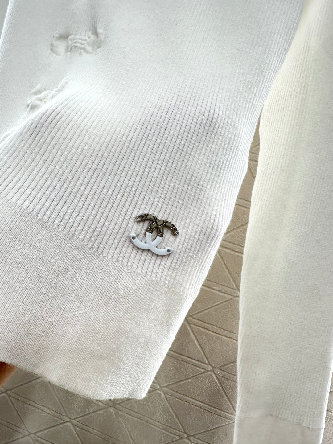 C 25 Bow tie long sleeved sweater