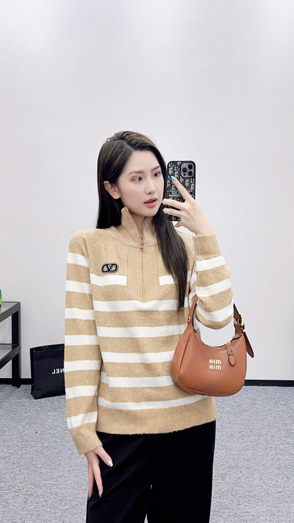 Val 25 Half open knit sweater with collar stripes