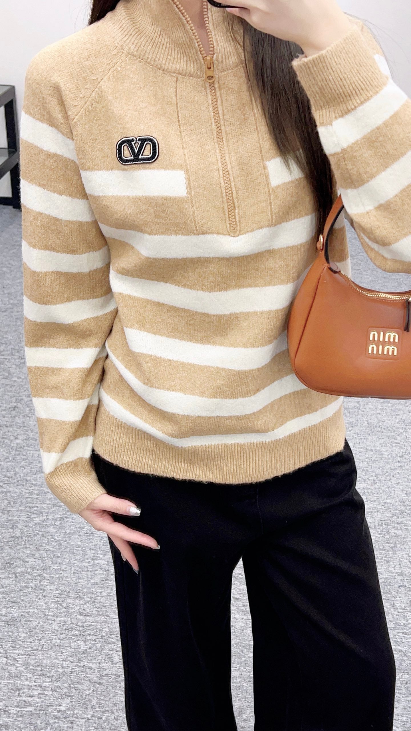 Val 25 Half open knit sweater with collar stripes