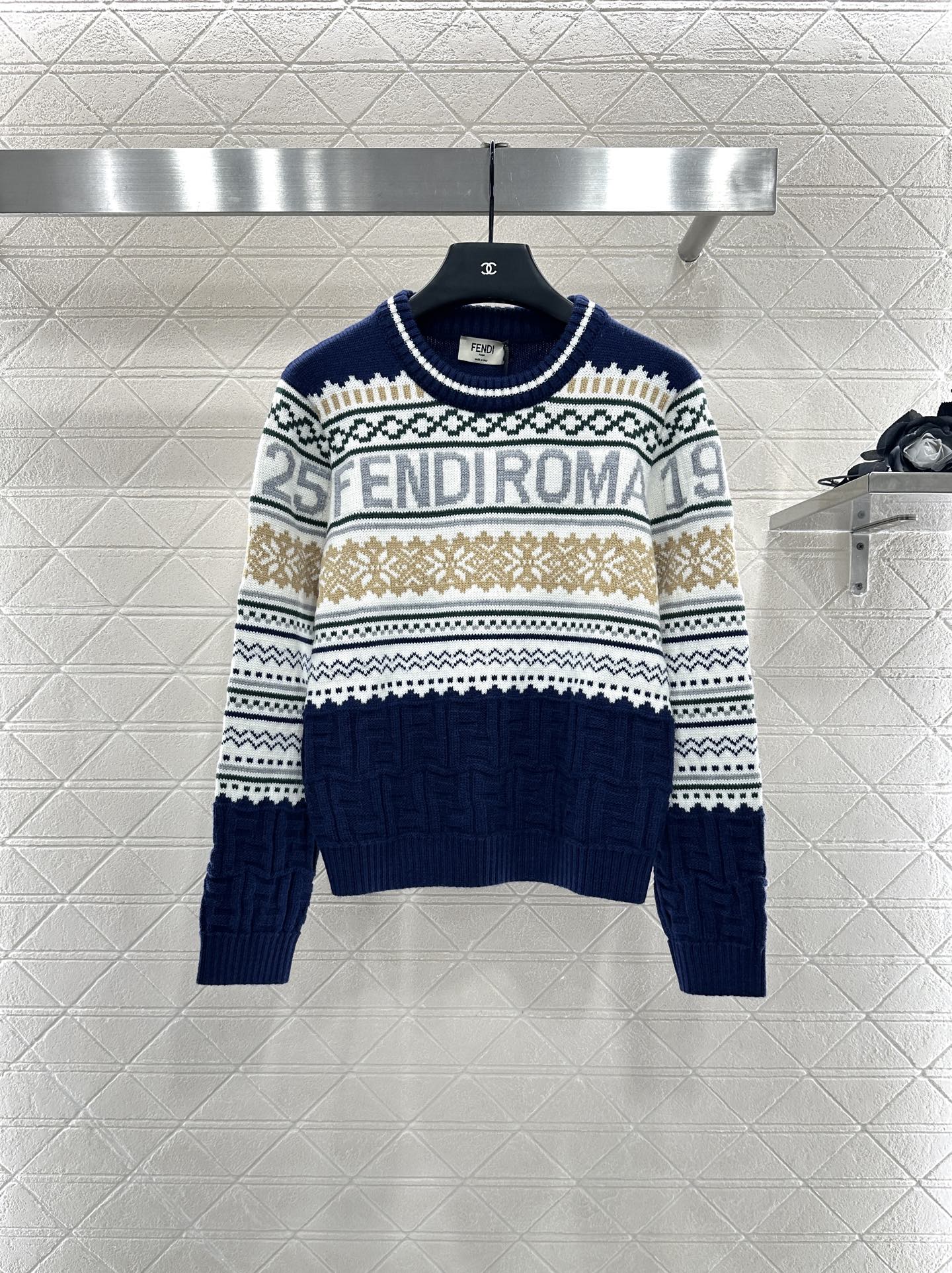 Fe 25 Hook flower round neck pullover sweater