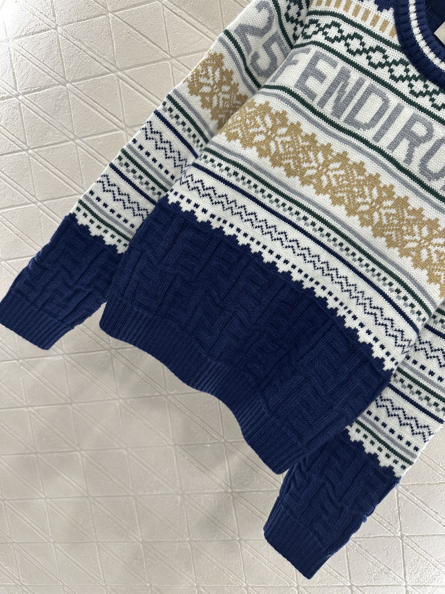 Fe 25 Hook flower round neck pullover sweater