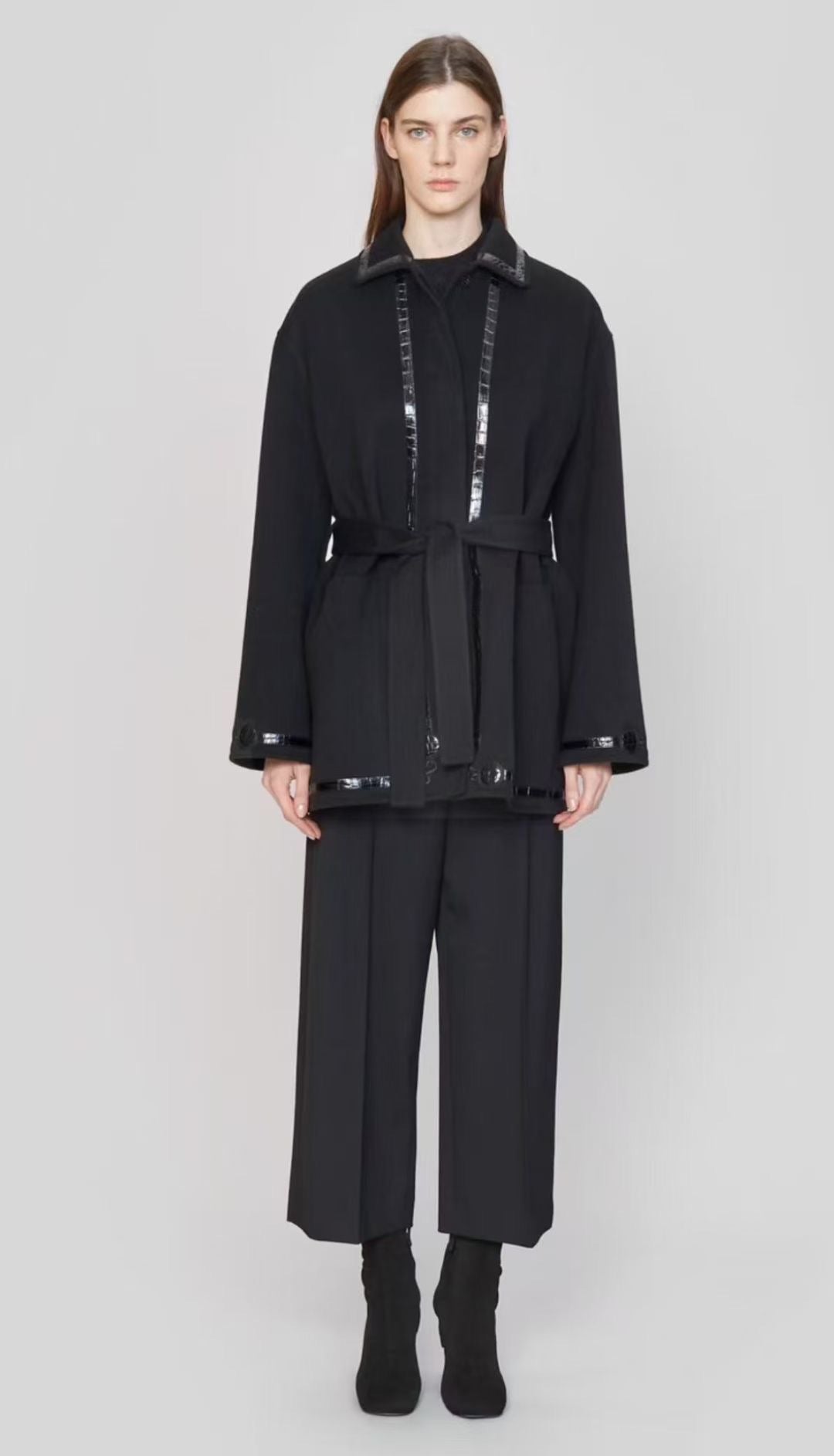 He 25FW Double-sided pure cashmere coat with saddle embroidery and leather design