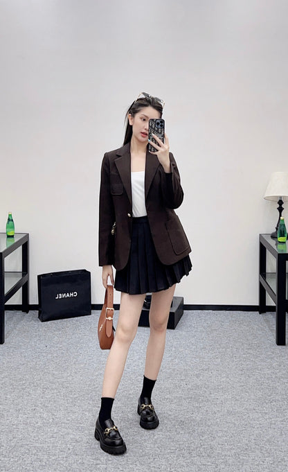 L 25 High-waisted pleated skirt with one side buckle