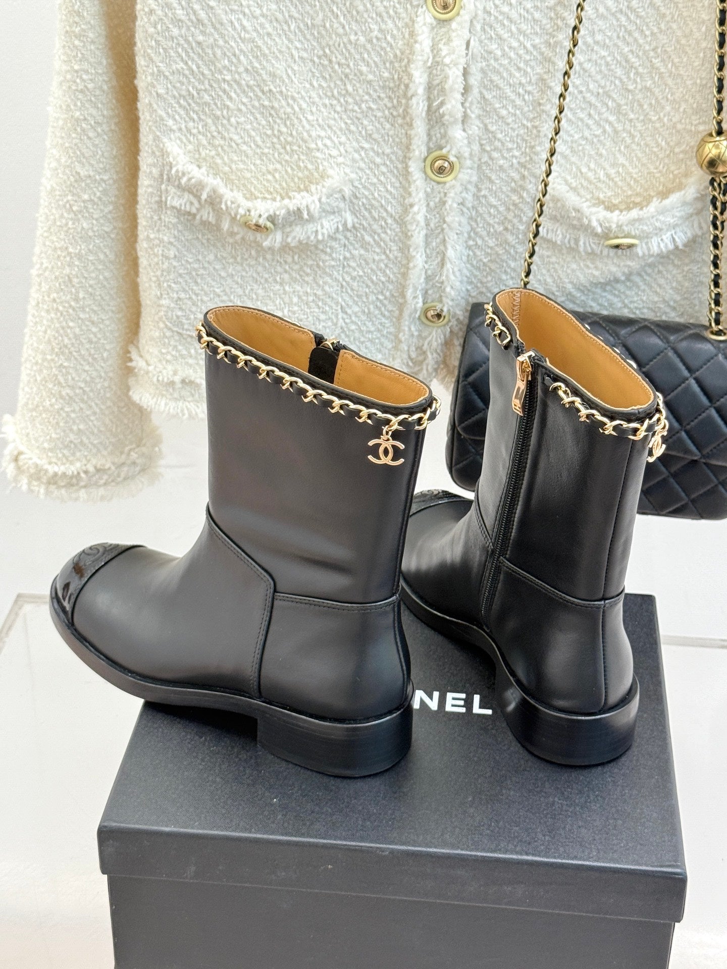 C 25 New product chain thick heel short boots