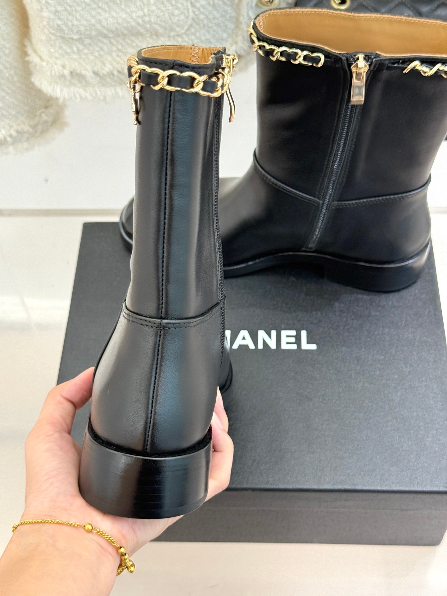 C 25 New product chain thick heel short boots