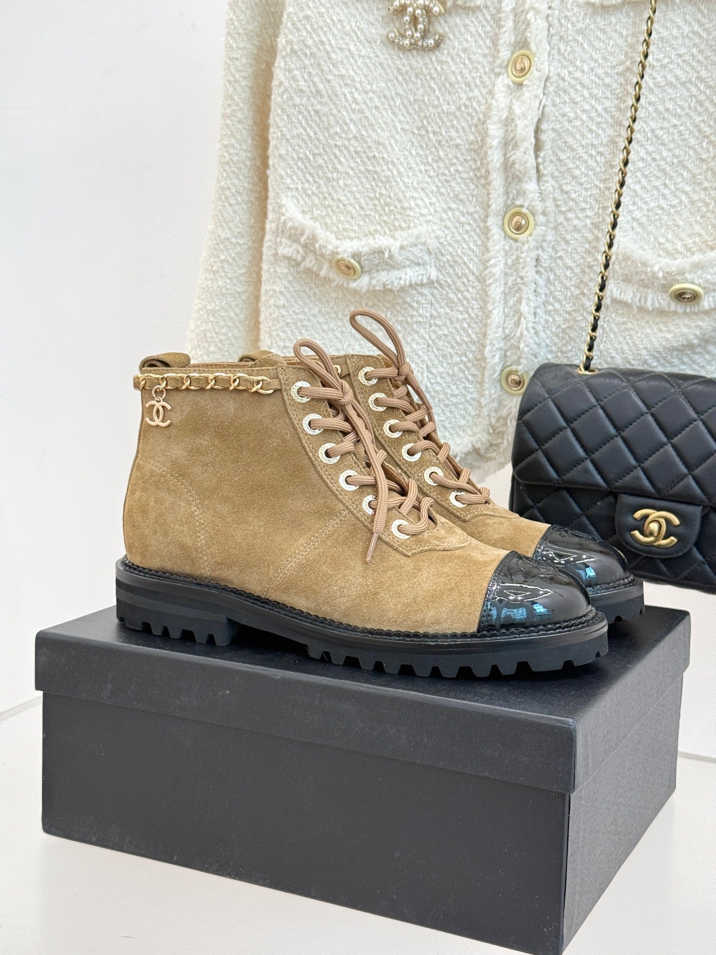 C 25 New product chain thick heel short boots
