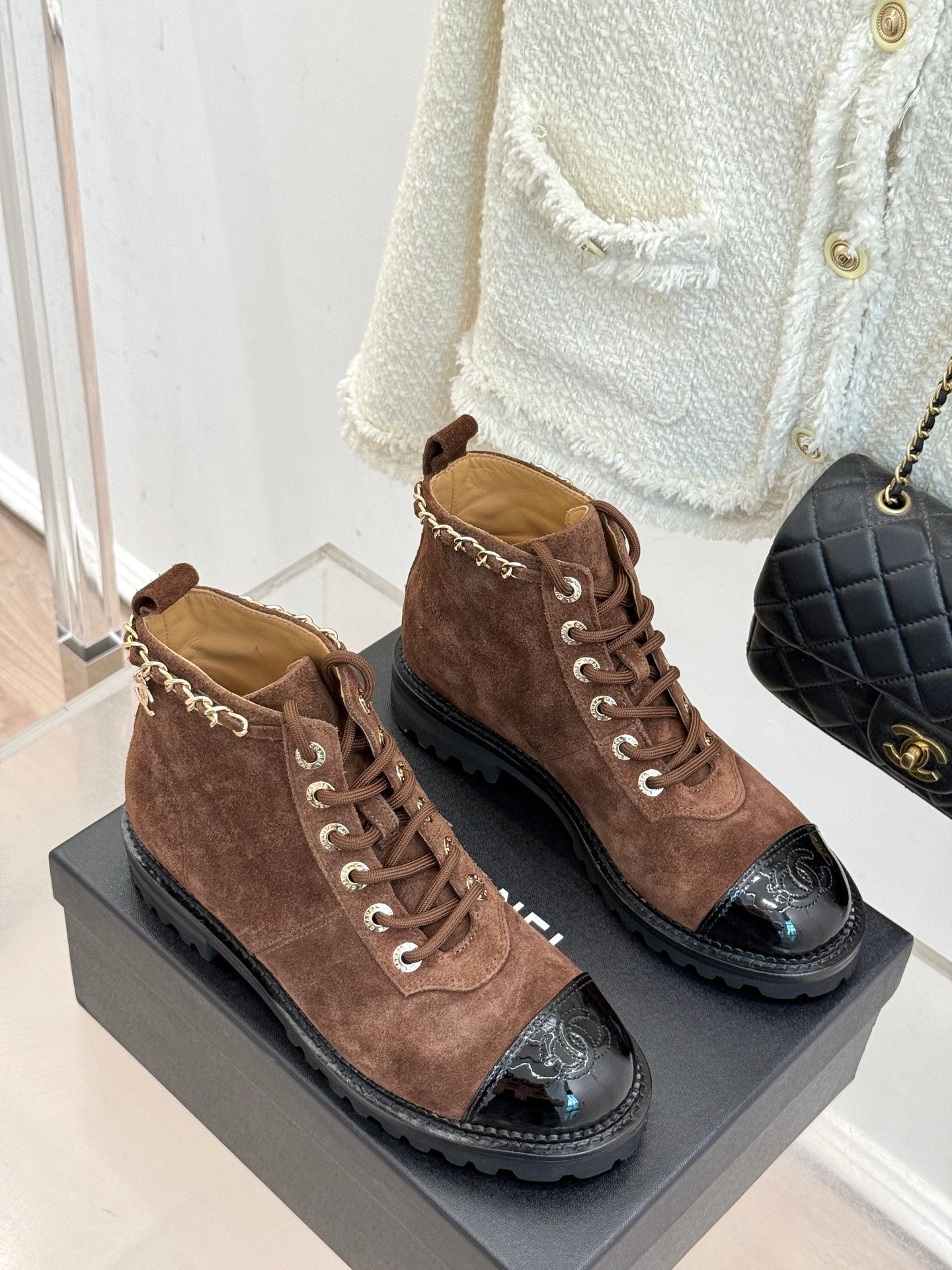 C 25 New product chain thick heel short boots