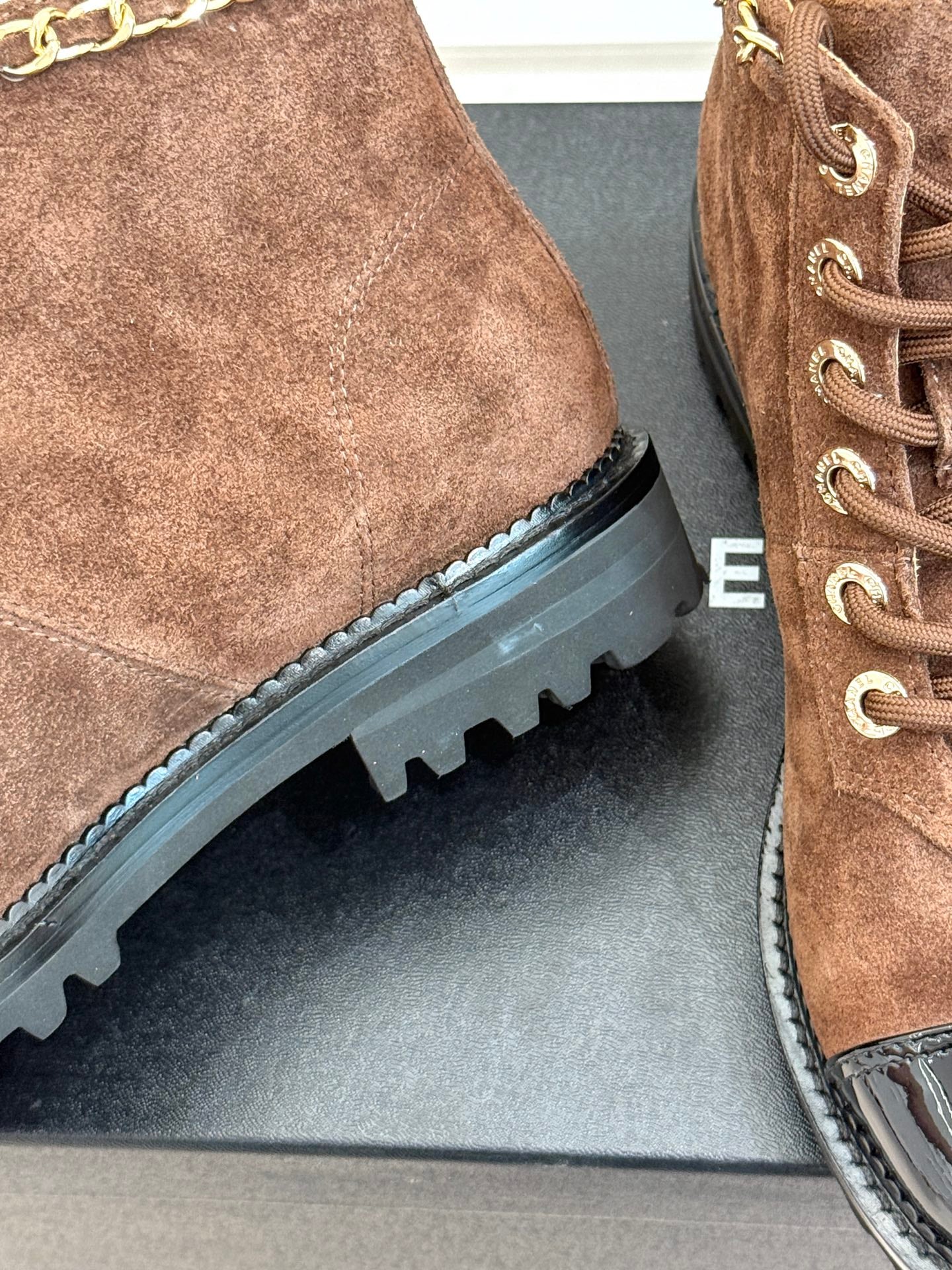 C 25 New product chain thick heel short boots