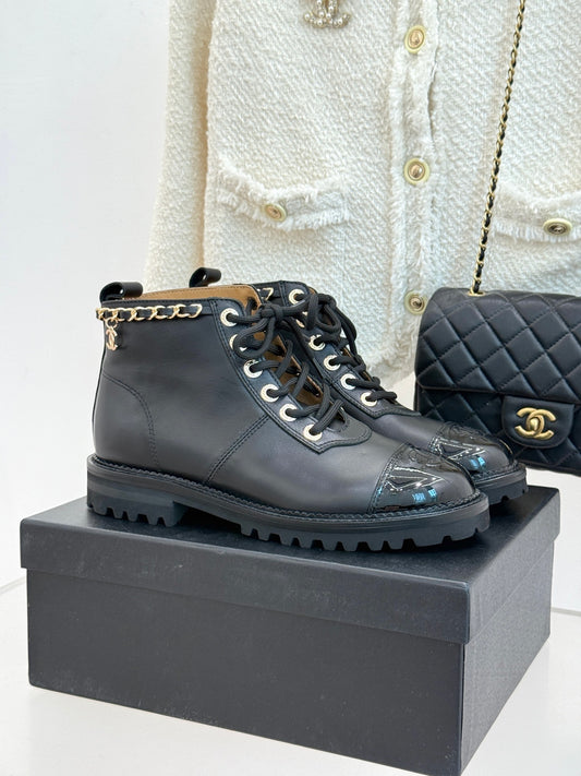 C 25 New product chain thick heel short boots