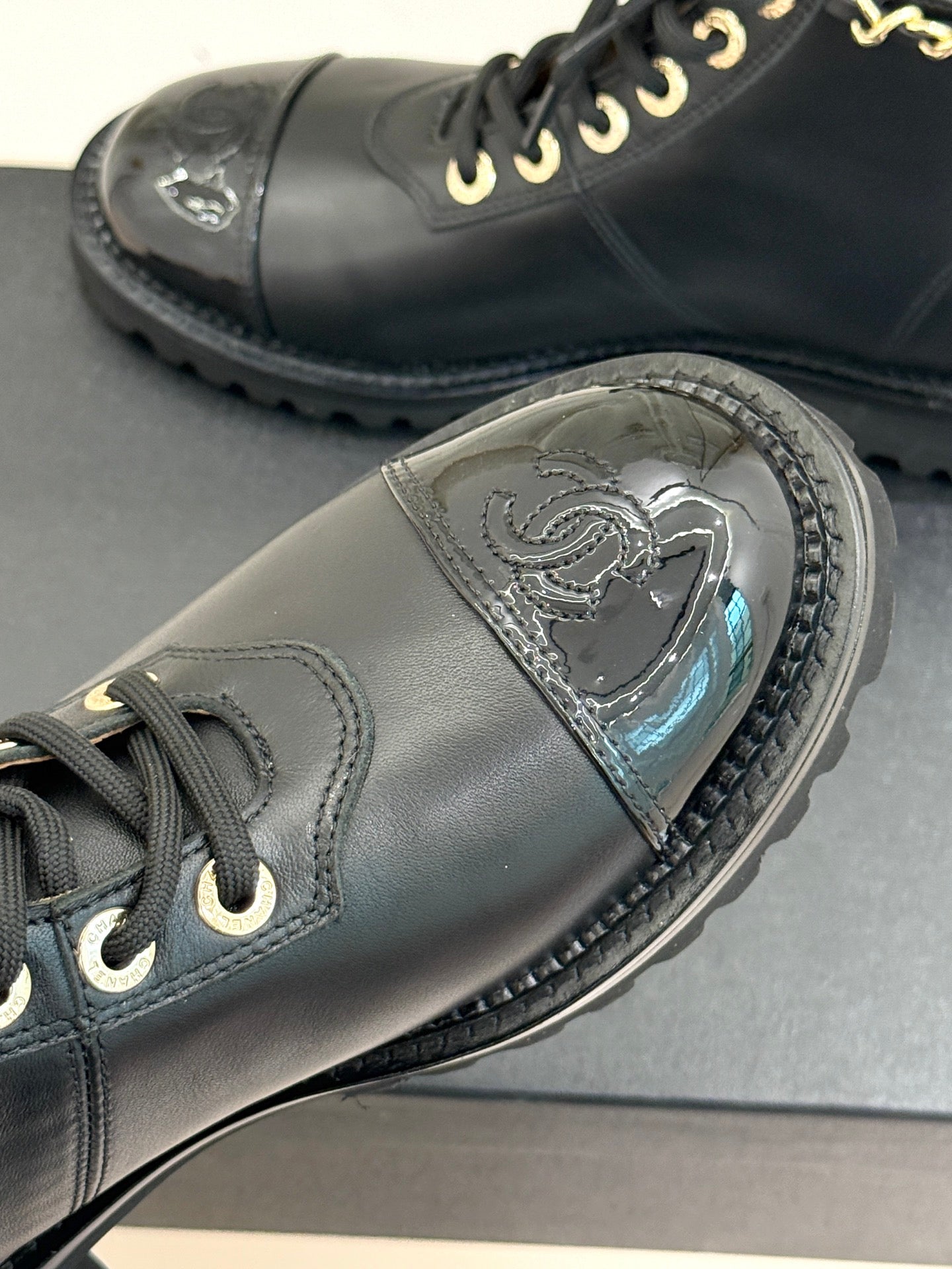 C 25 New product chain thick heel short boots