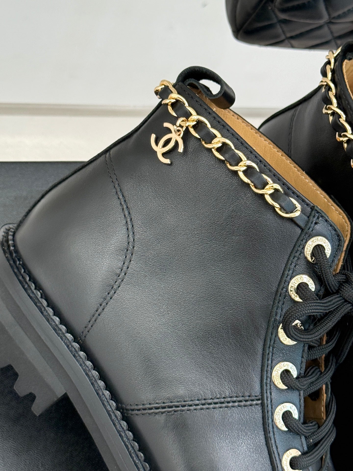 C 25 New product chain thick heel short boots