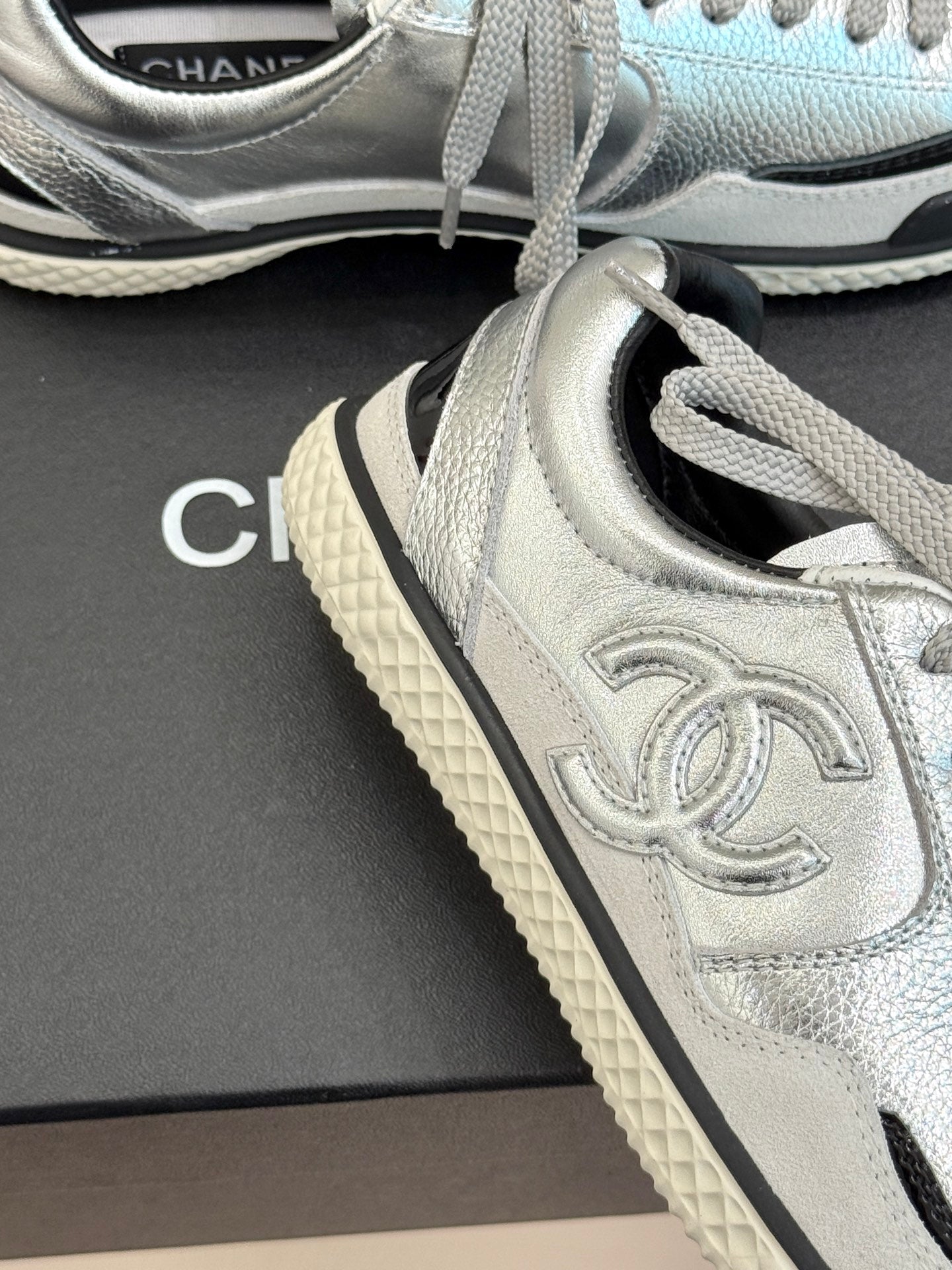 C 25K new casual board shoes and sports shoes(WHITE/SILVER/BLACK)