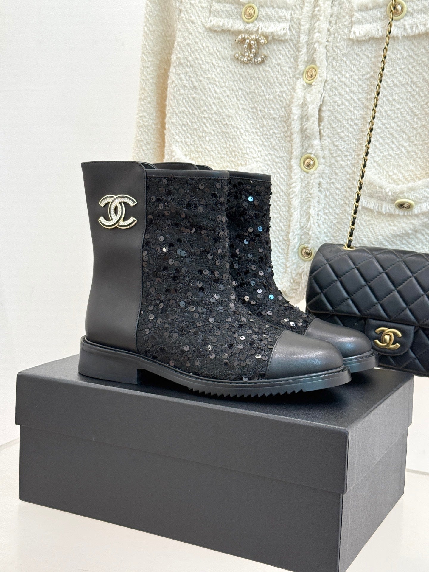 C 25K Sequined short boots