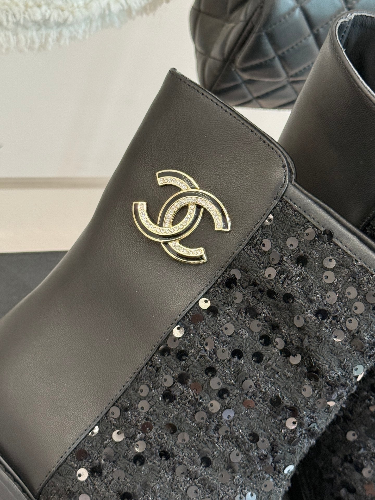 C 25K Sequined short boots
