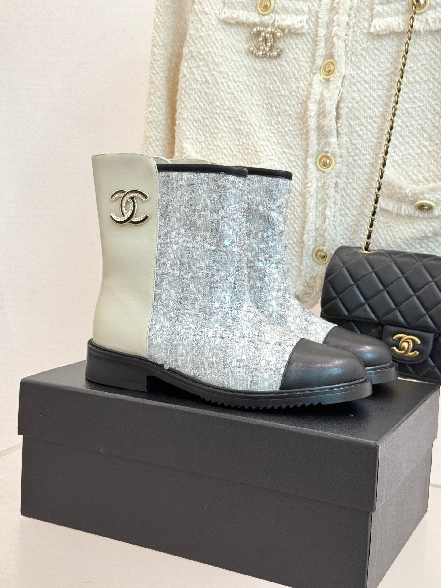 C 25K Sequined short boots