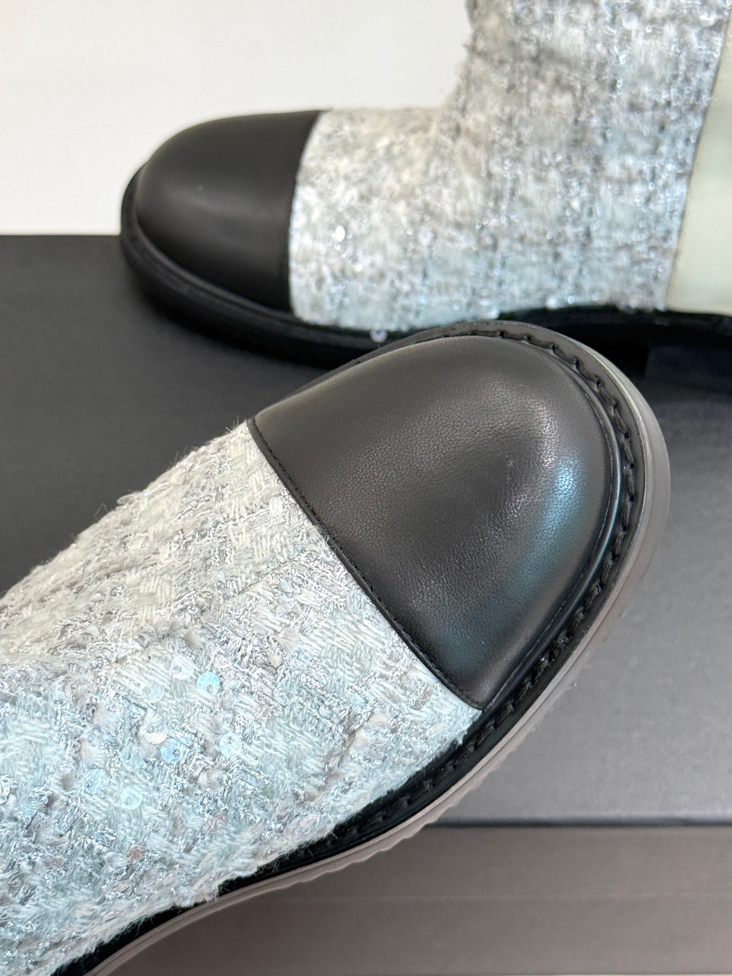 C 25K Sequined short boots