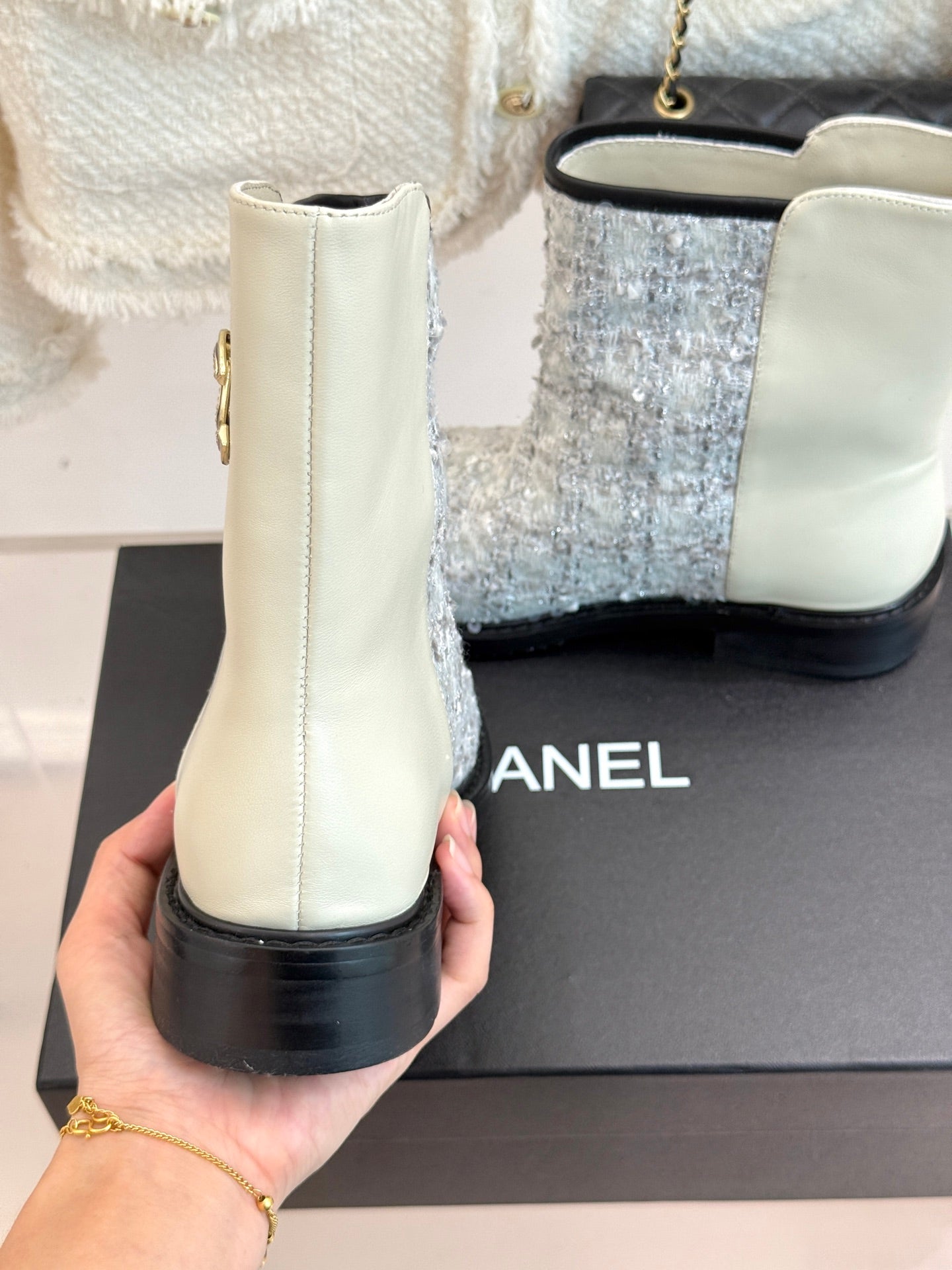 C 25K Sequined short boots