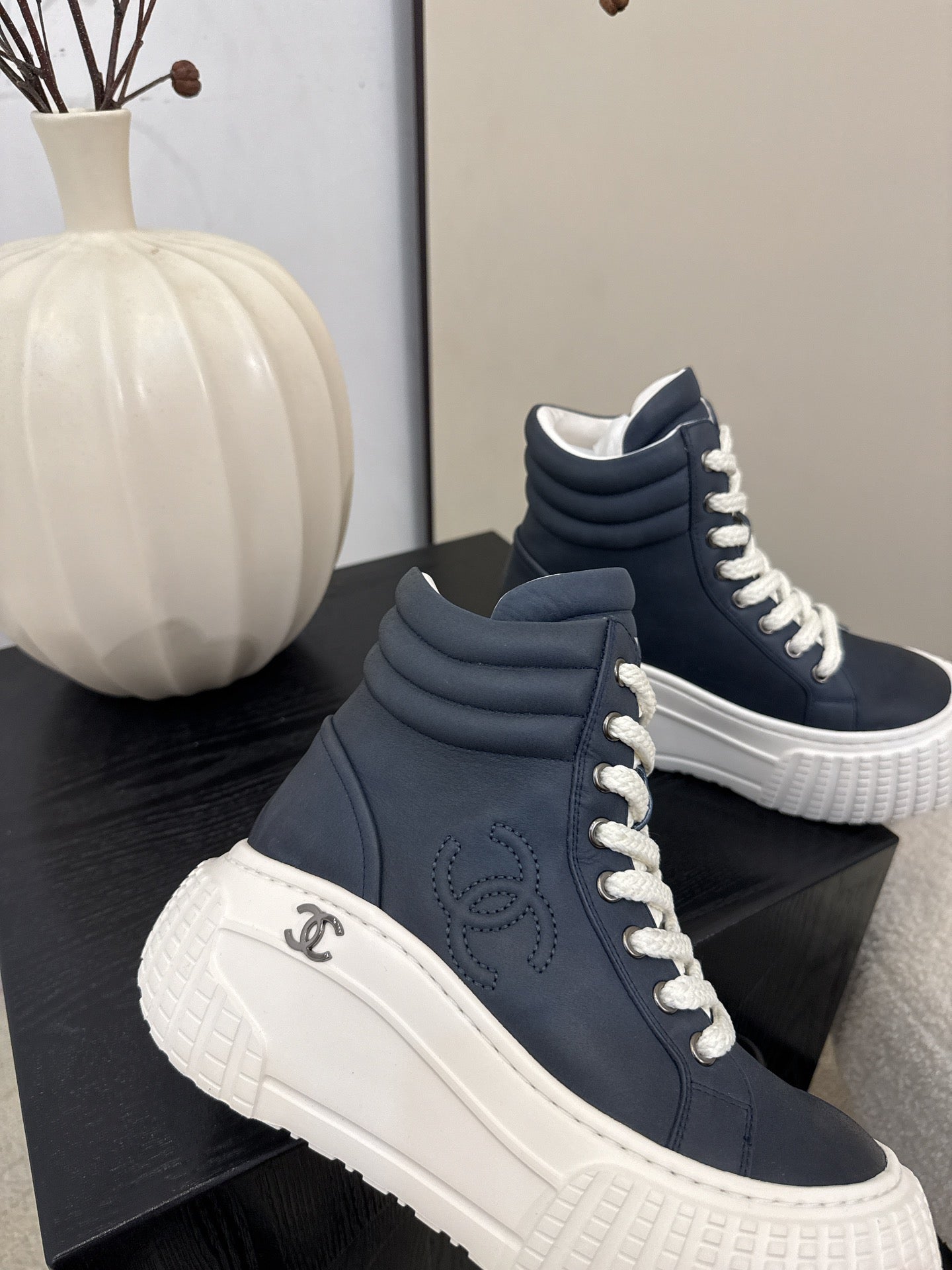 C 25 Thick soled mid top casual shoes（WHITE/NAVY/BLACK）