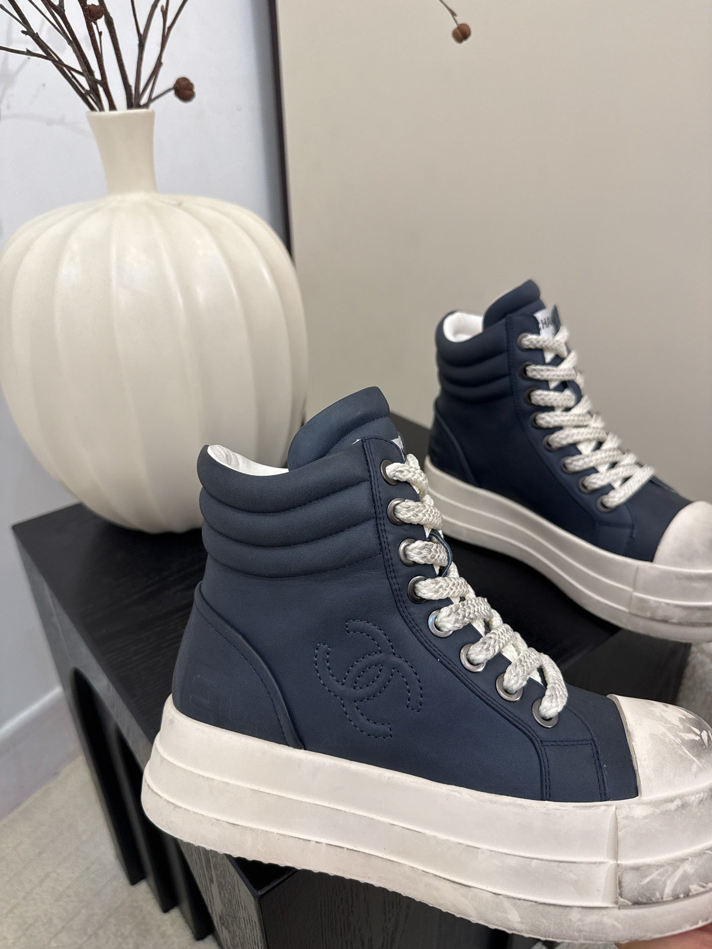 C 25 Make old thick soled mid top casual shoes（WHITE/NAVY/BLACK）