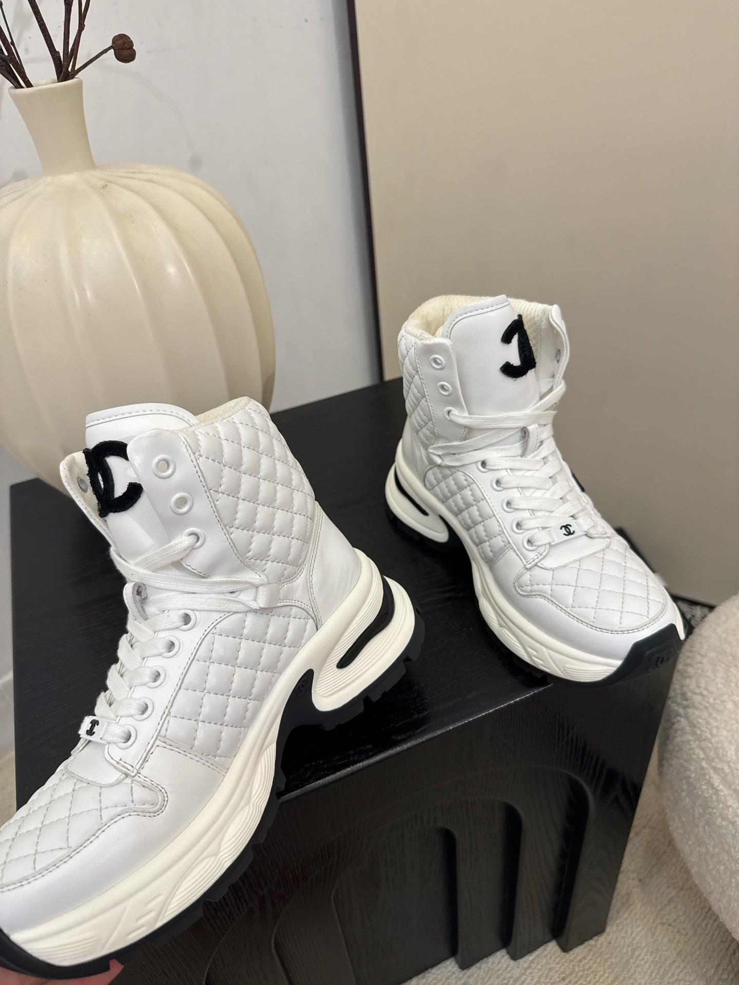C 25 High top leather casual shoes（WHITE/BLACK）