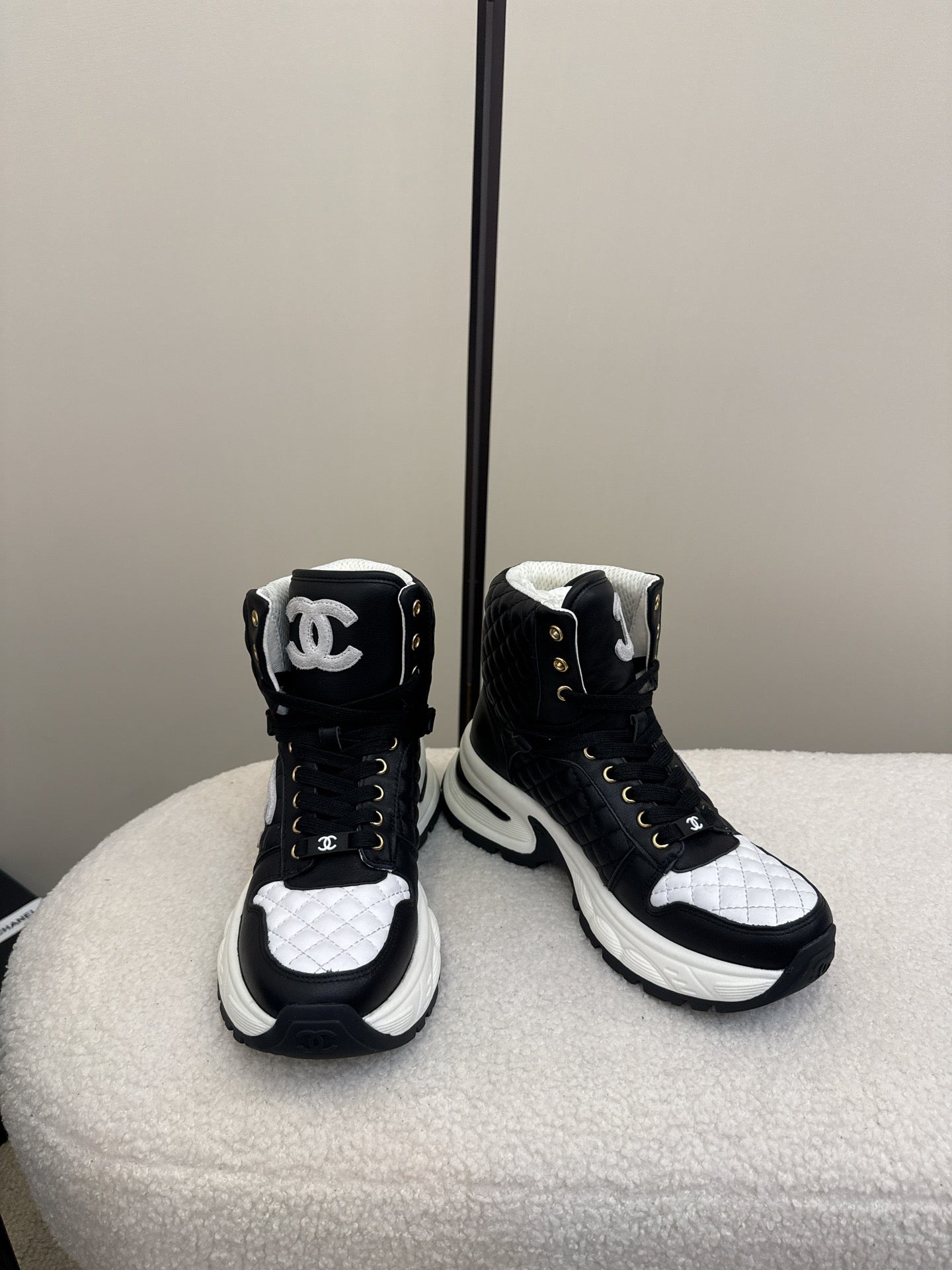 C 25 High top leather casual shoes（WHITE/BLACK）