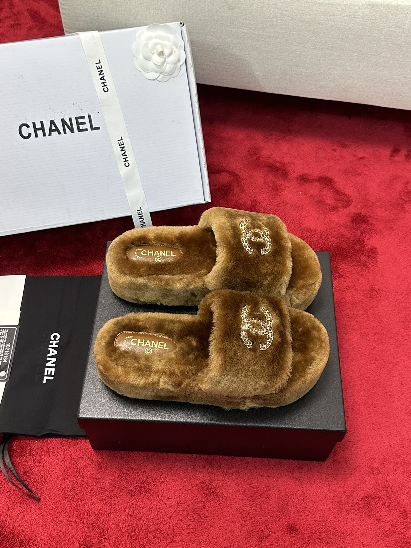 C 25K Chain buckle thick soled hairy slippers