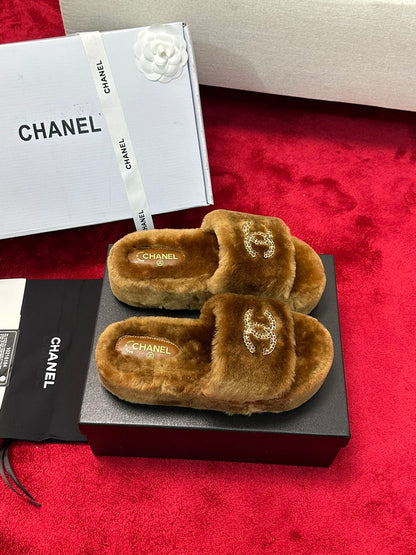 C 25K Chain buckle thick soled hairy slippers