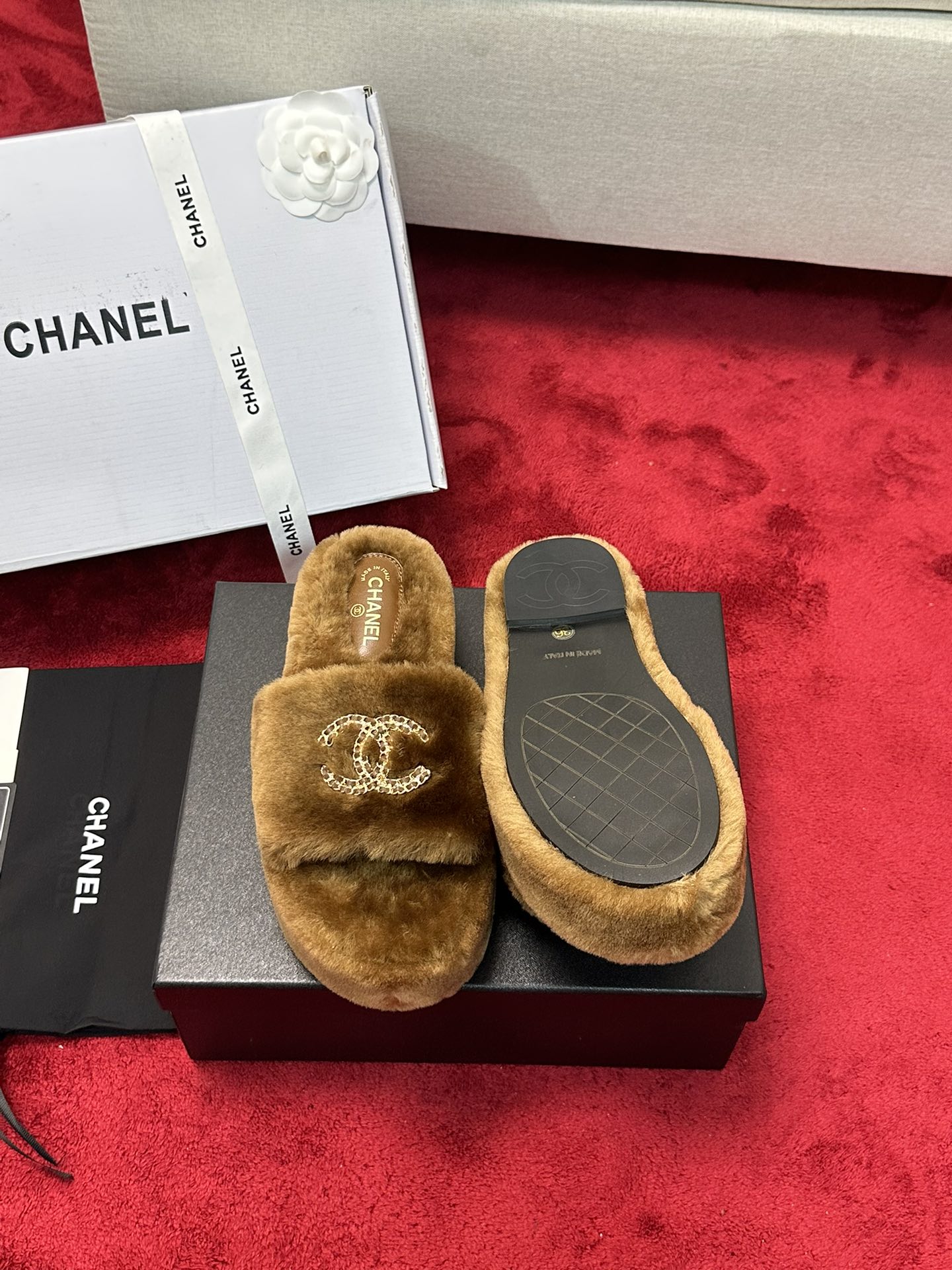 C 25K Chain buckle thick soled hairy slippers