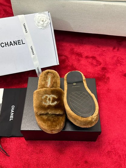 C 25K Chain buckle thick soled hairy slippers