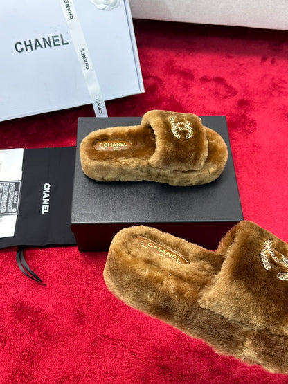 C 25K Chain buckle thick soled hairy slippers