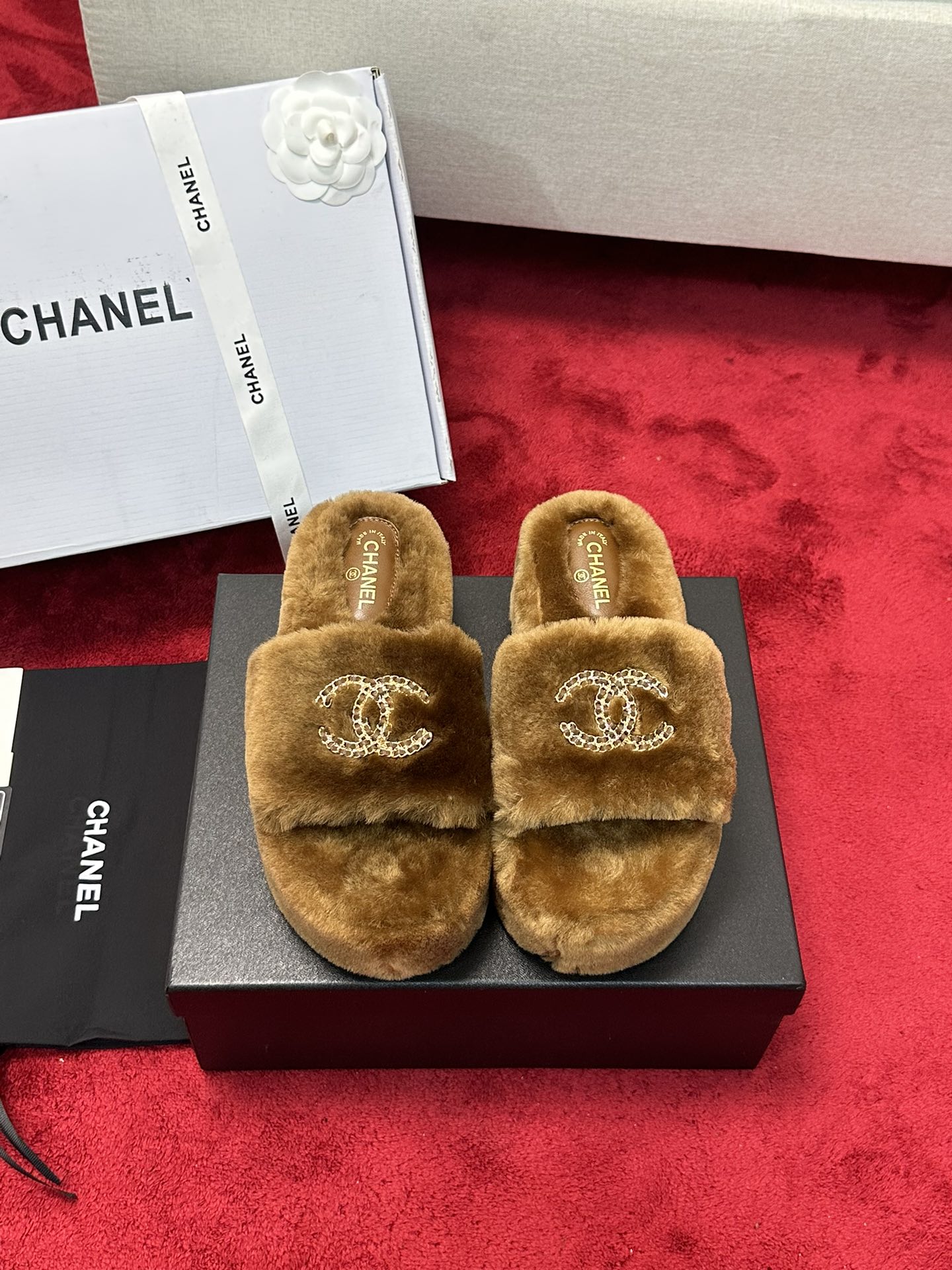 C 25K Chain buckle thick soled hairy slippers