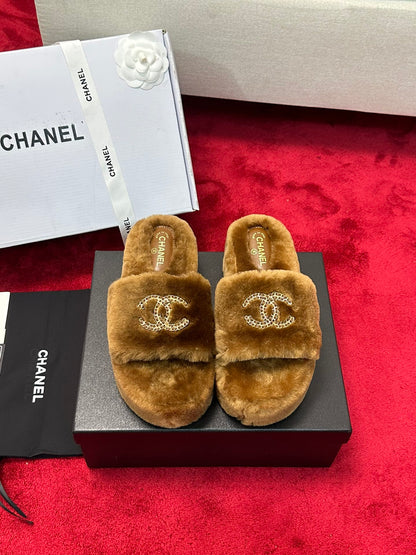 C 25K Chain buckle thick soled hairy slippers