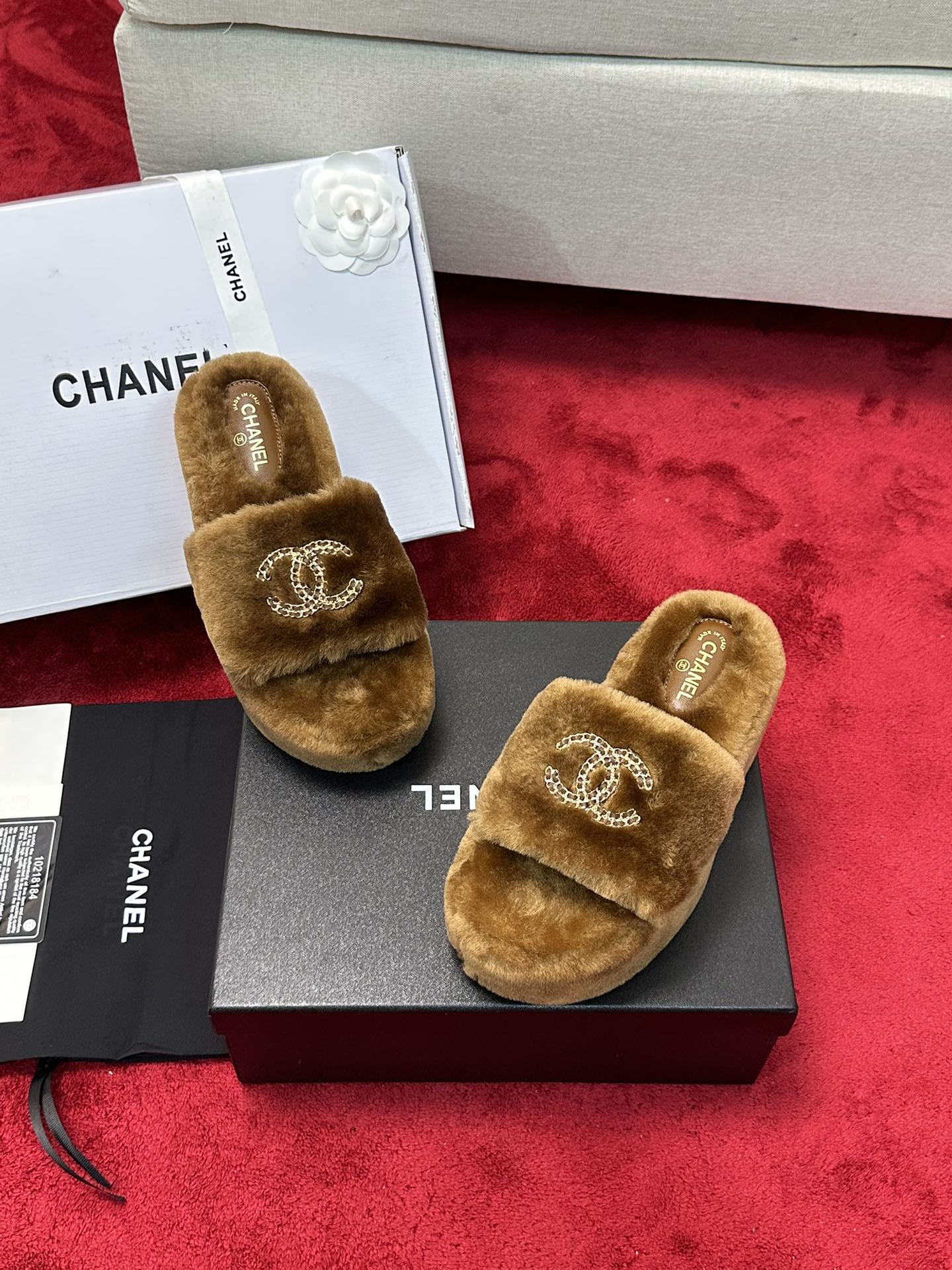 C 25K Chain buckle thick soled hairy slippers