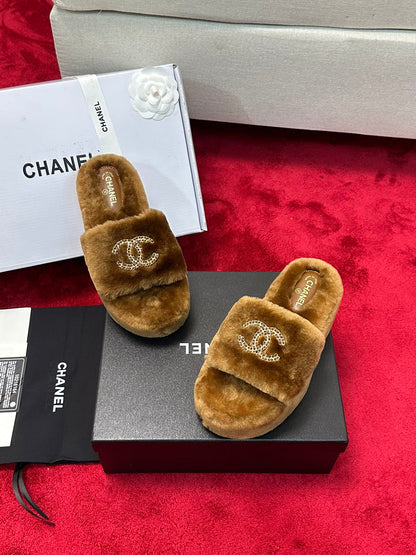 C 25K Chain buckle thick soled hairy slippers