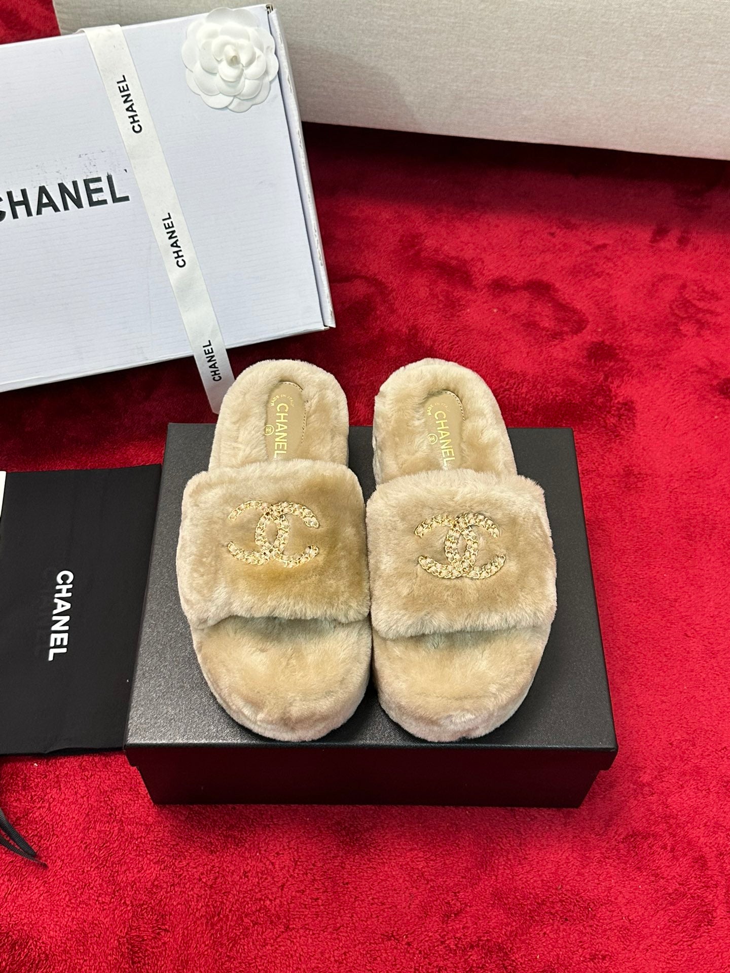 C 25K Chain buckle thick soled hairy slippers