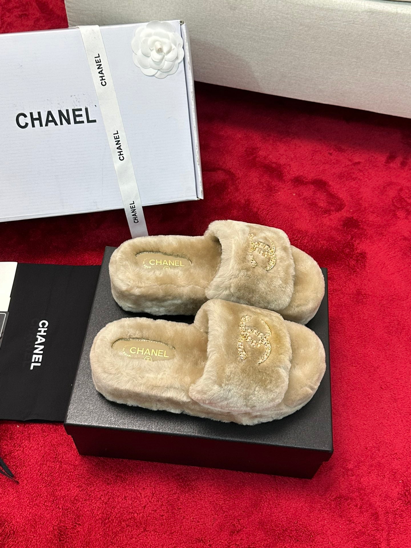 C 25K Chain buckle thick soled hairy slippers