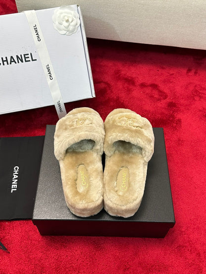C 25K Chain buckle thick soled hairy slippers